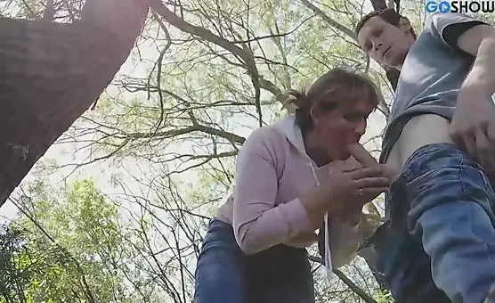 Outdoor MILF Couple Loves Dogging