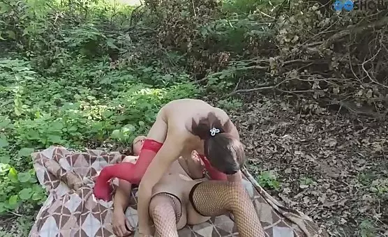 Lesbians Outdoor Blowjobs and Thighing